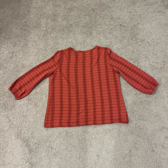 Just Be 3/4 Sleeve Air Flow V-neck Top - Picture 9 of 9